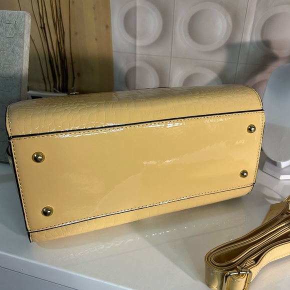 Large Handbag Tote - Picture 3 of 5